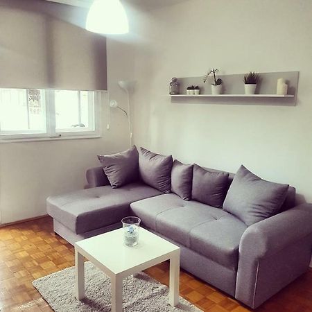 Apartman Kej Pirot Exteriör bild