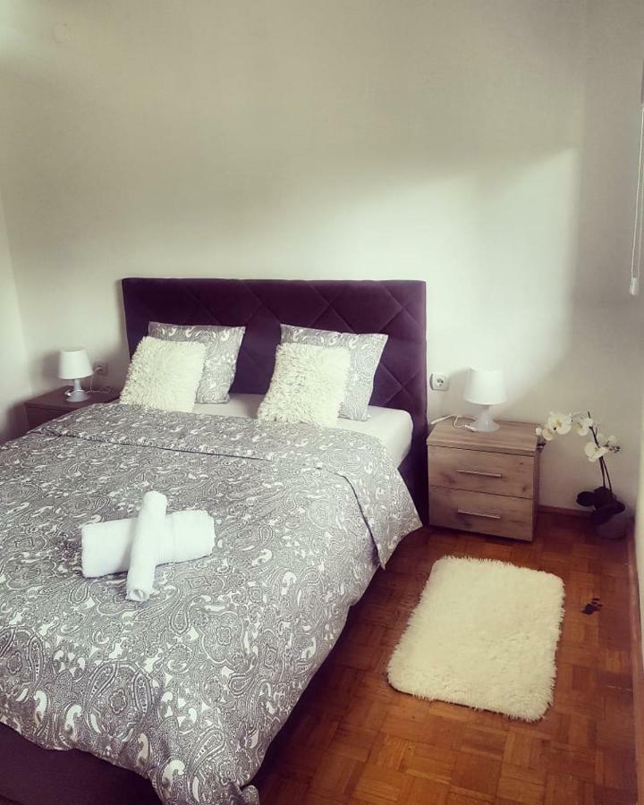 Apartman Kej Pirot Exteriör bild