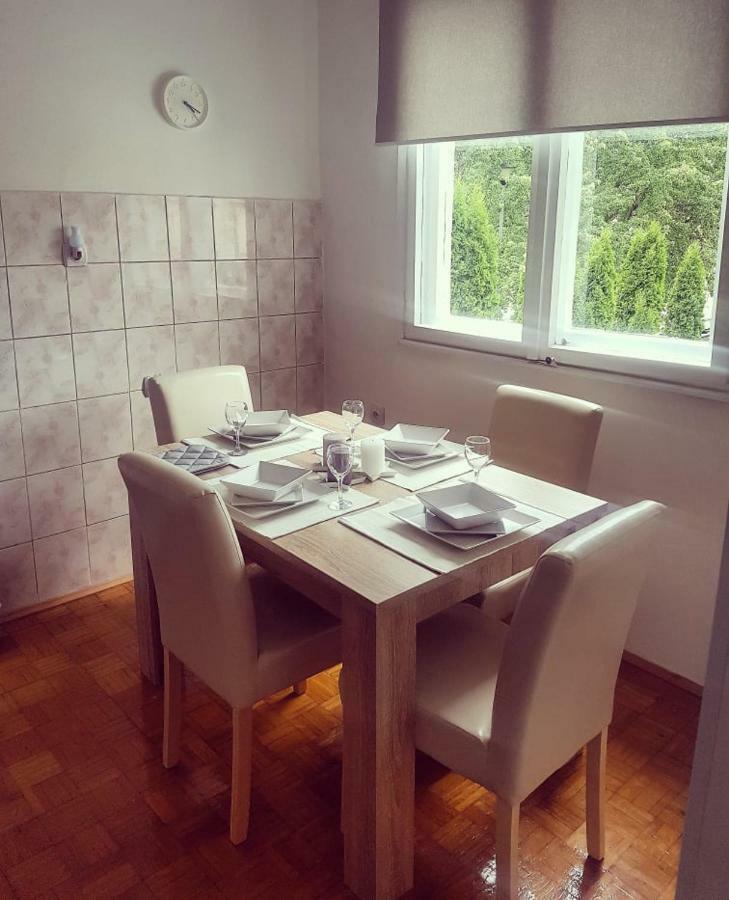 Apartman Kej Pirot Exteriör bild