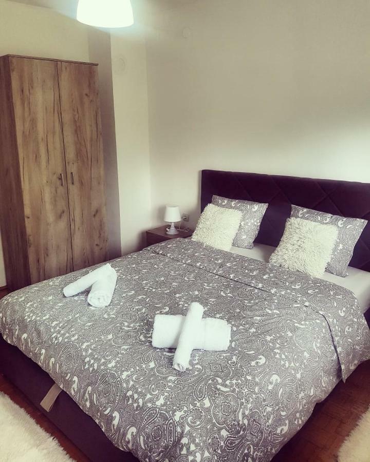 Apartman Kej Pirot Exteriör bild