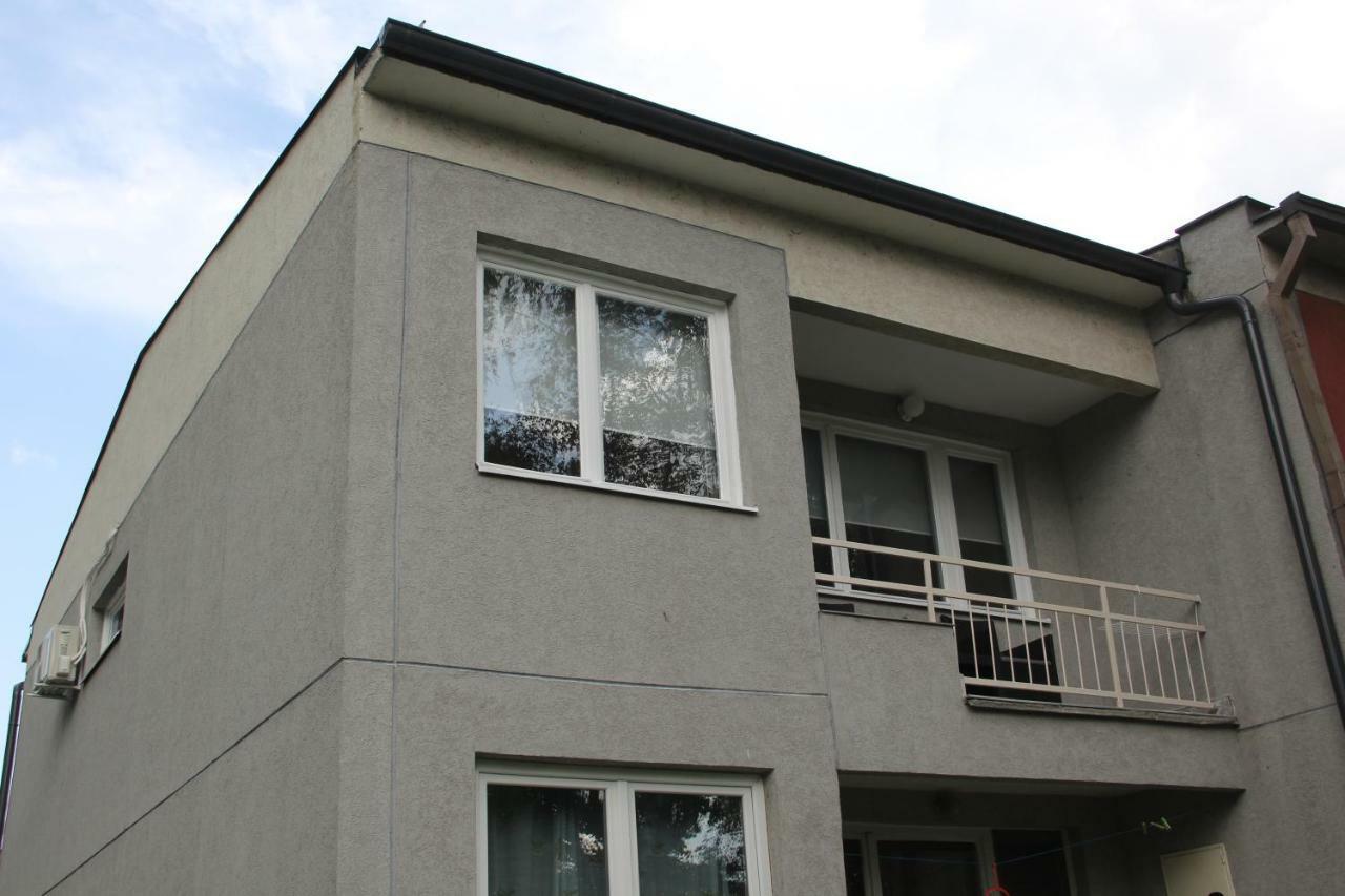 Apartman Kej Pirot Exteriör bild