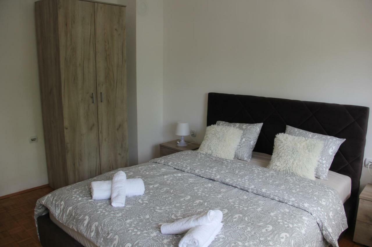 Apartman Kej Pirot Exteriör bild
