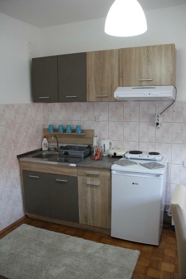 Apartman Kej Pirot Exteriör bild
