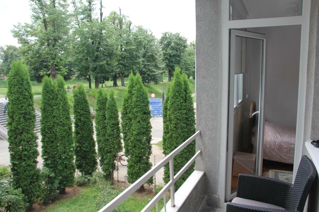 Apartman Kej Pirot Exteriör bild