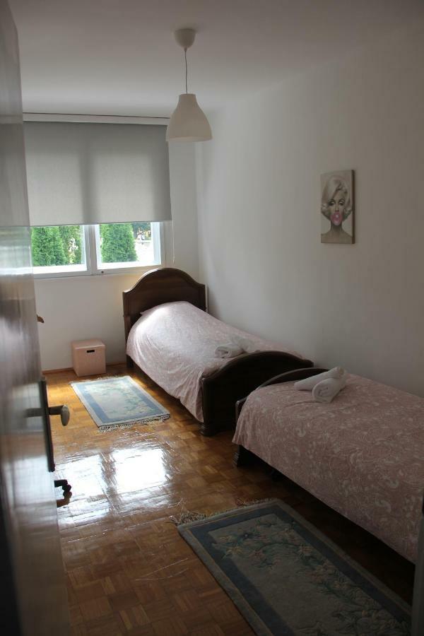 Apartman Kej Pirot Exteriör bild