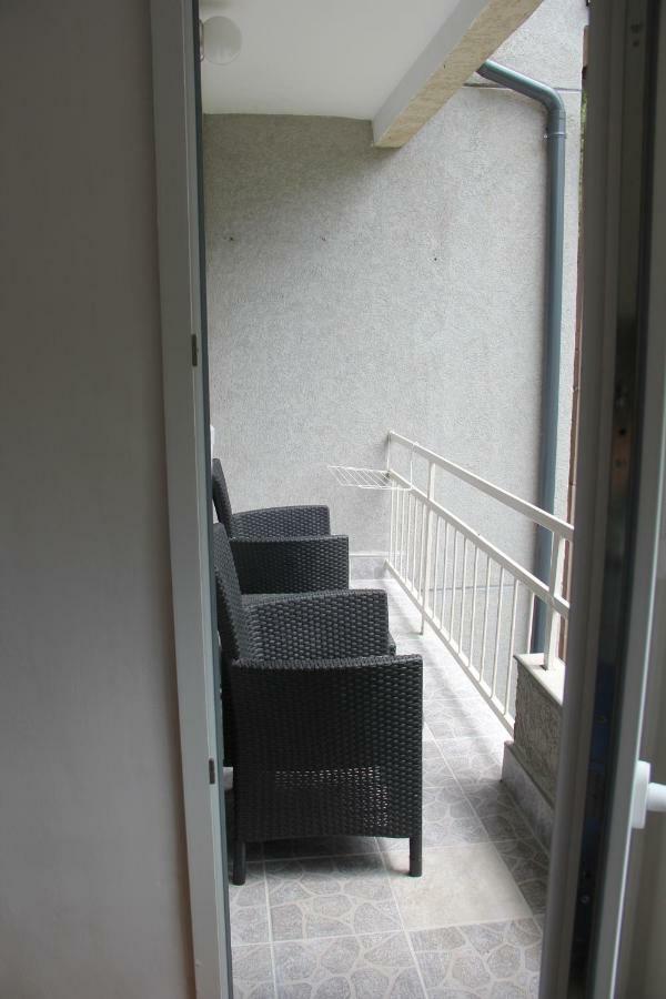Apartman Kej Pirot Exteriör bild