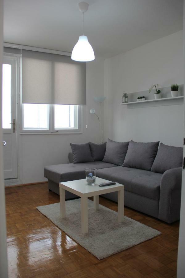 Apartman Kej Pirot Exteriör bild