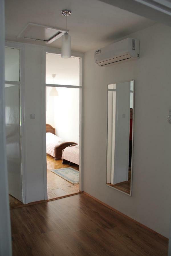 Apartman Kej Pirot Exteriör bild
