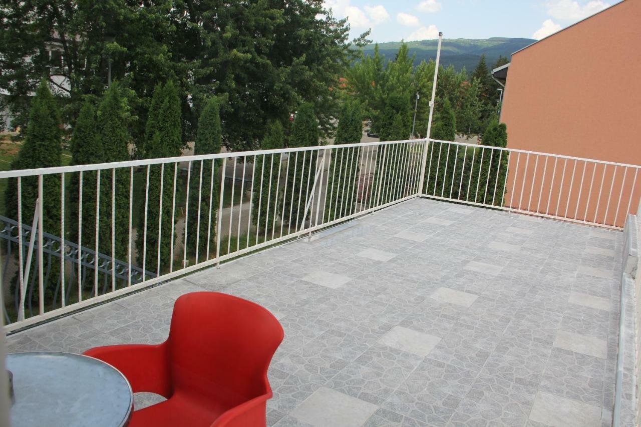 Apartman Kej Pirot Exteriör bild