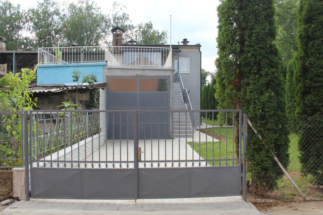 Apartman Kej Pirot Exteriör bild