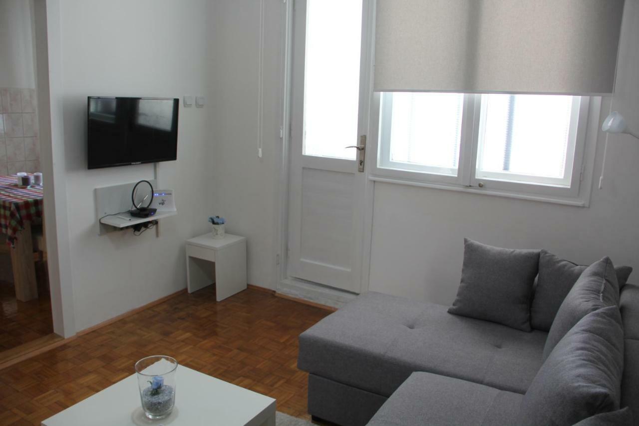 Apartman Kej Pirot Exteriör bild