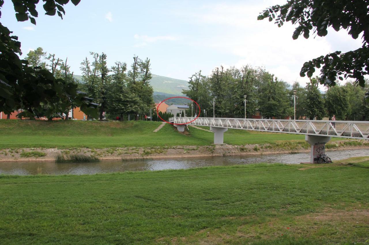 Apartman Kej Pirot Exteriör bild