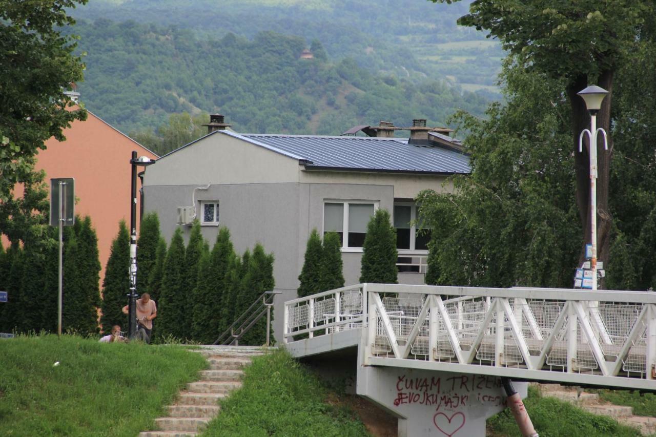Apartman Kej Pirot Exteriör bild